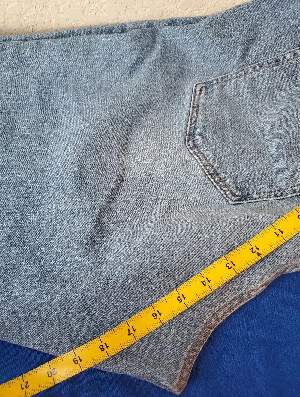 Torrid Low-Rise Baggy Straight Classic Denim Jeans 20S Plus Short Light Wash